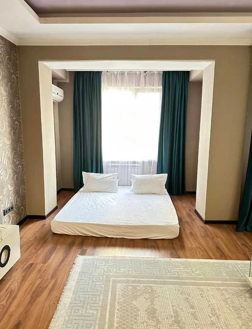 Просторная 4 Комнатная Квартира Almaty Apartment